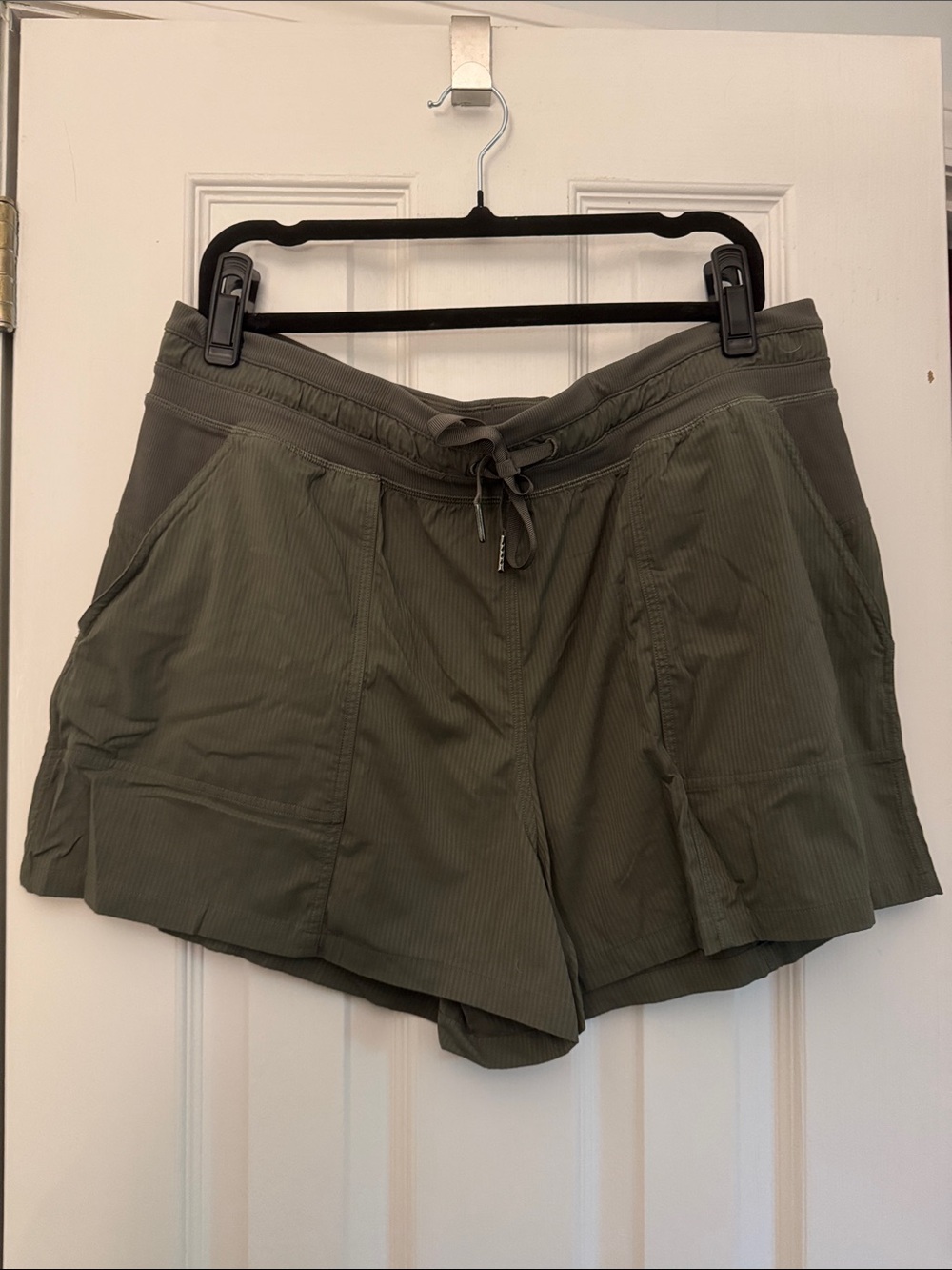EUC Lululemon Dance Studio High-Rise Short 3.5" Army Green - Picture 6 of 8